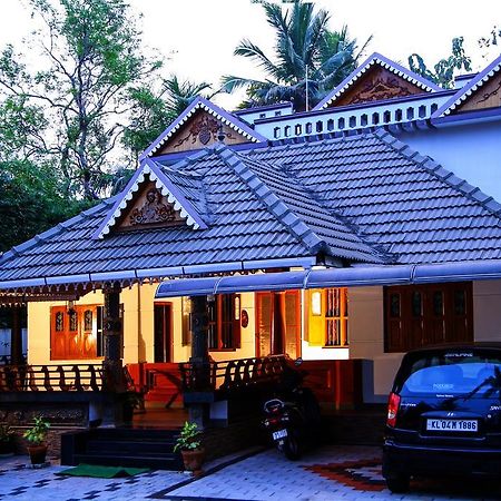 Mom&Pop Thyparambil Heritage Apartment Alappuzha Exterior photo