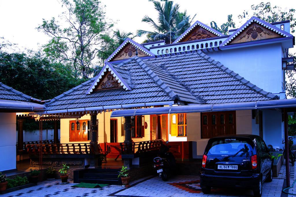 Mom&Pop Thyparambil Heritage Apartment Alappuzha Exterior photo